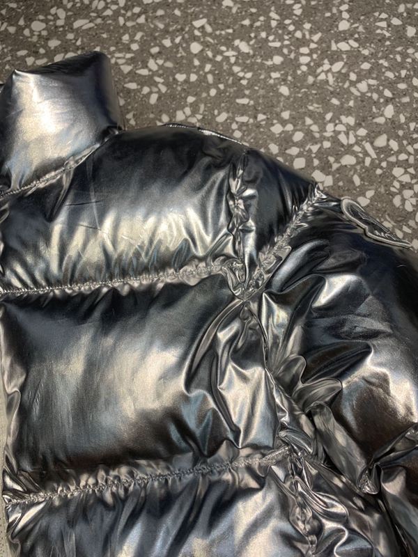 ハイクオリティダウンジャケット角部分ディテール